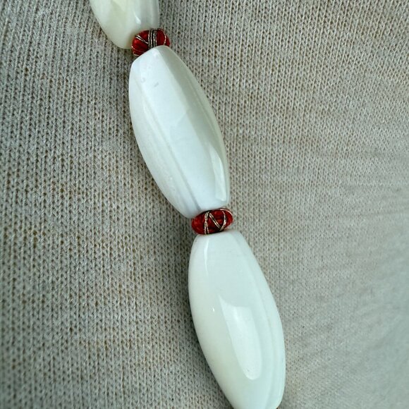 Asian White Agate Trade Bead Necklace 23.5" - Picture 5 of 9